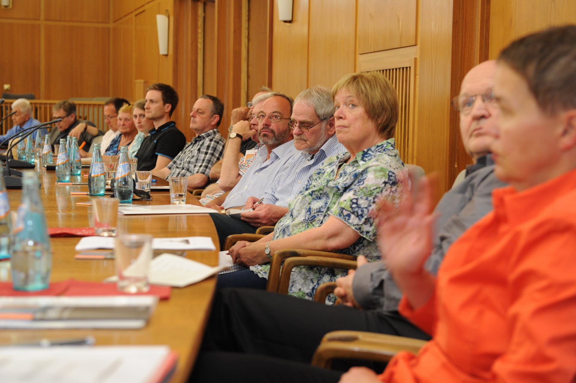 Abbildung von mehreren Menschen die der Veranstaltung zuhören. (Foto: Kristina Schäfer)