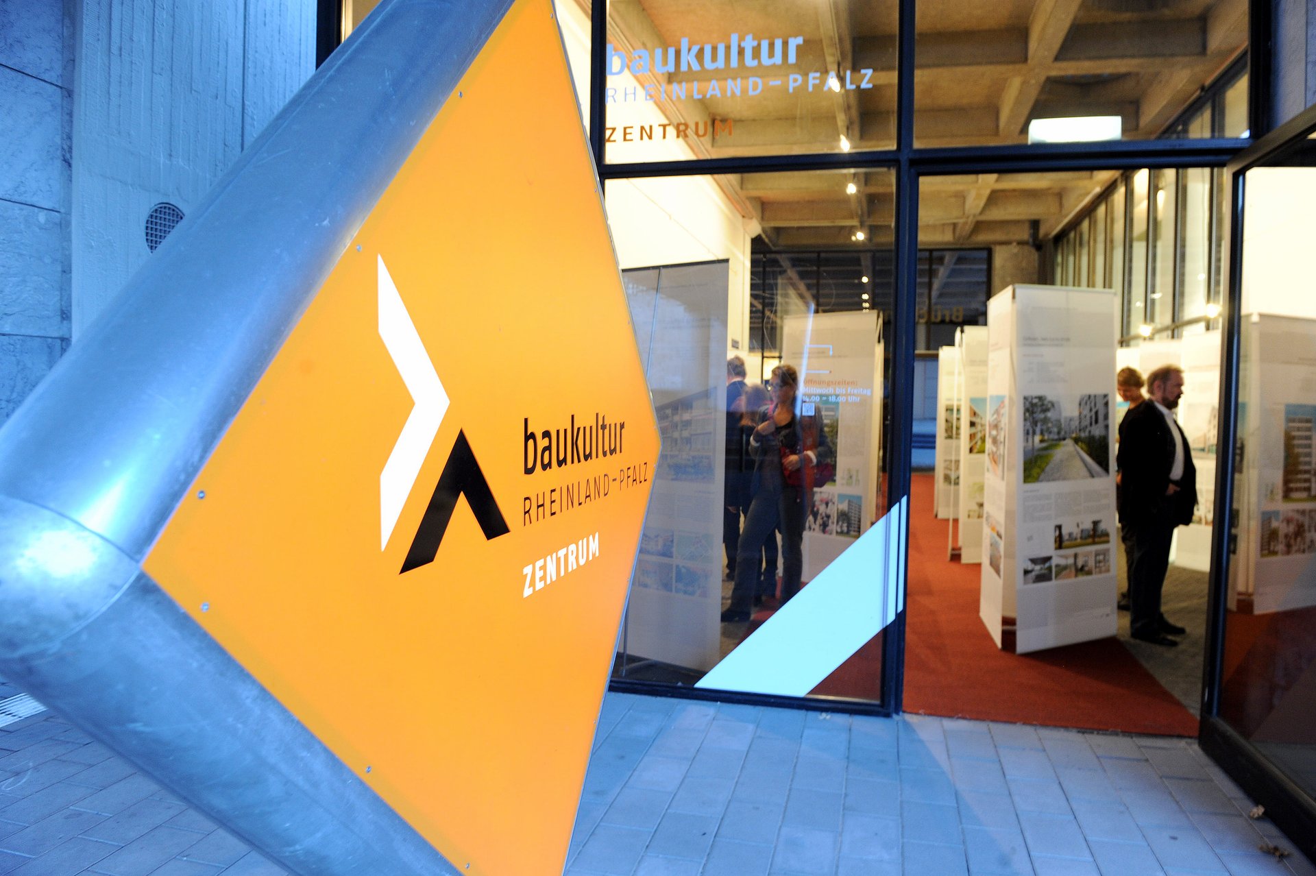 Foto: Eingang zum Zentrum Baukultur von der Rheinallee aus